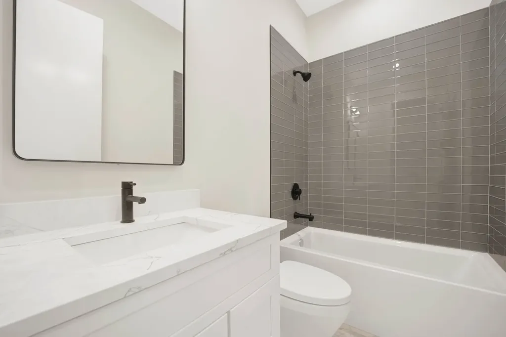 4353 North Richmond Avenue Chicago IL 60618