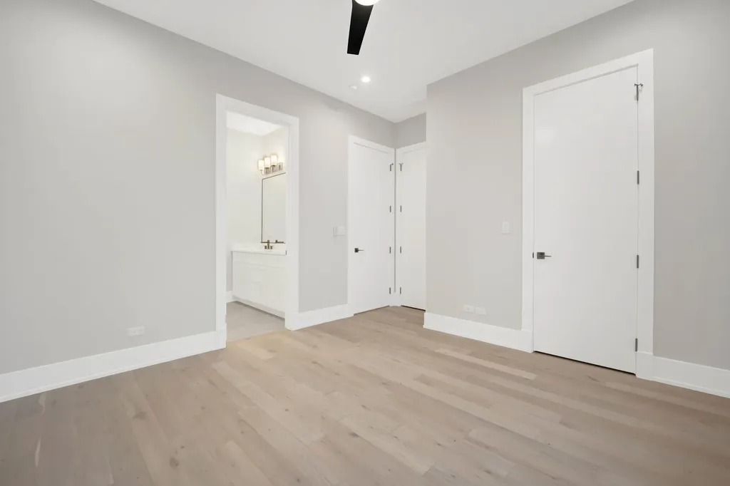 4353 North Richmond Avenue Chicago IL 60618