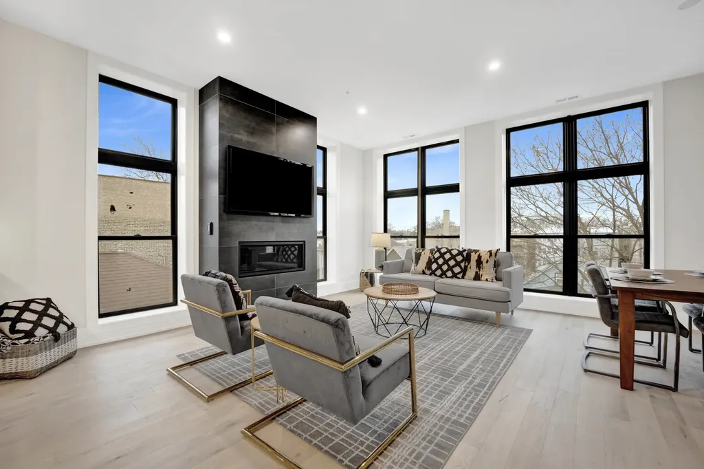 4353 North Richmond Avenue Chicago IL 60618