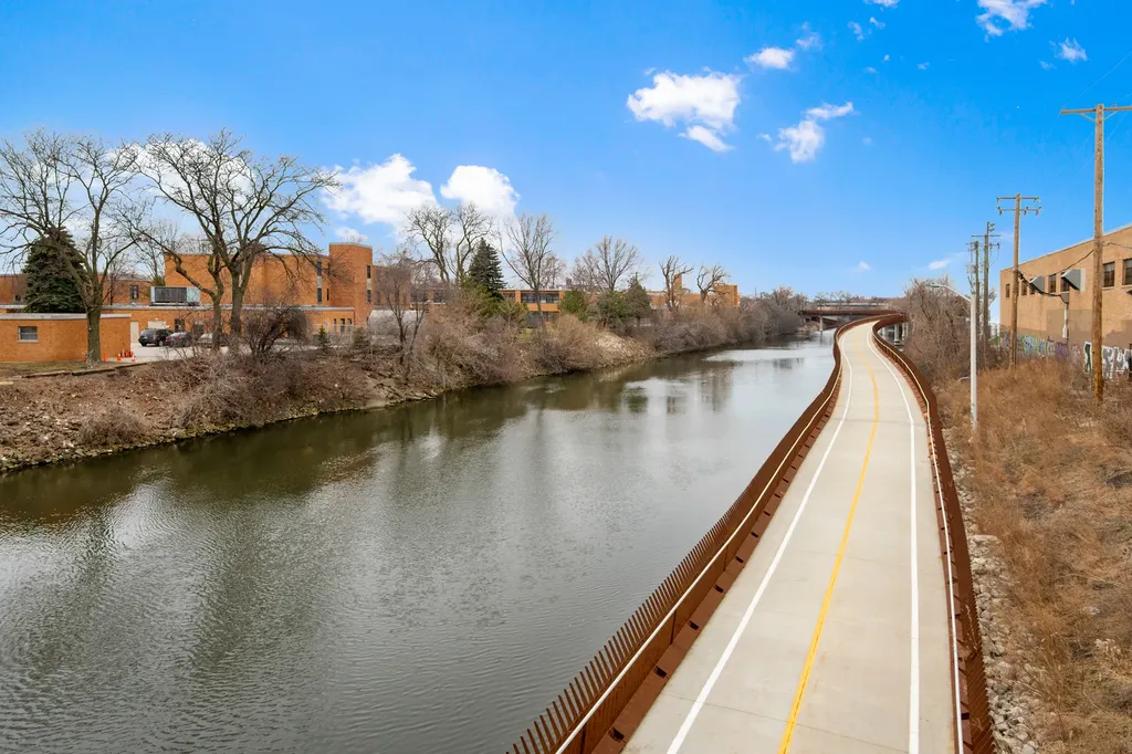 4353 North Richmond Avenue Chicago IL 60618