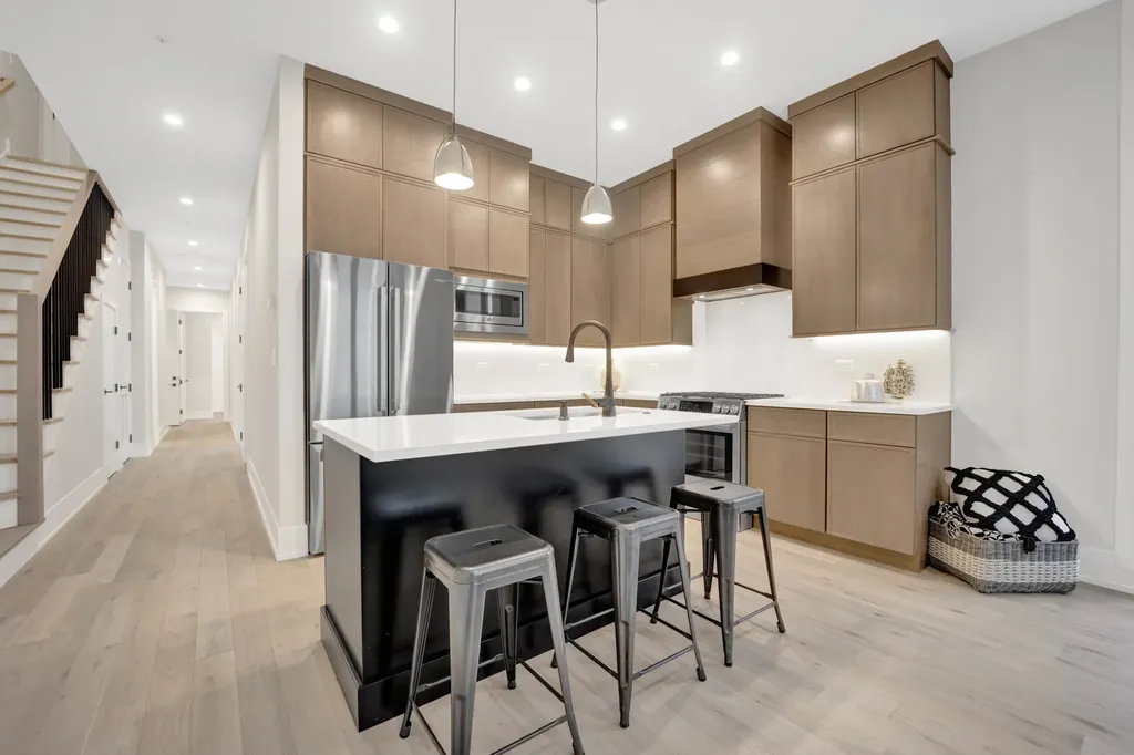 4353 North Richmond Avenue Chicago IL 60618