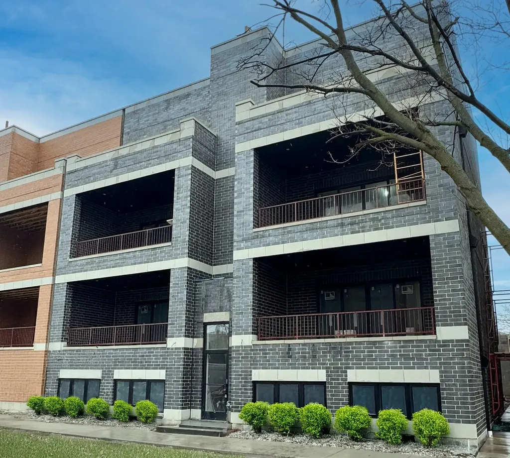 4353 North Richmond Avenue Chicago IL 60618