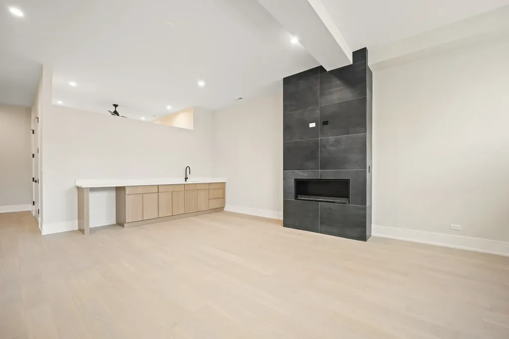 4353 North Richmond Avenue Chicago IL 60618