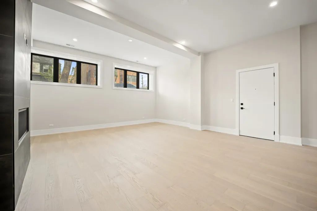 4353 North Richmond Avenue Chicago IL 60618