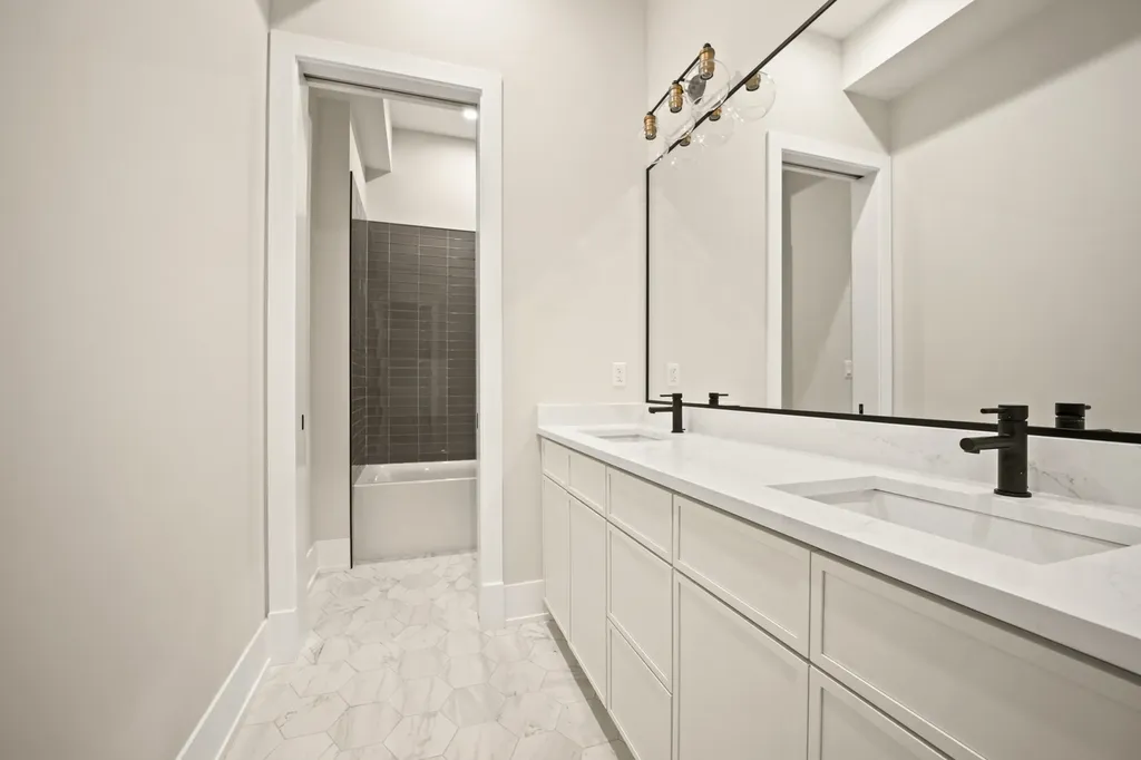 4353 North Richmond Avenue Chicago IL 60618