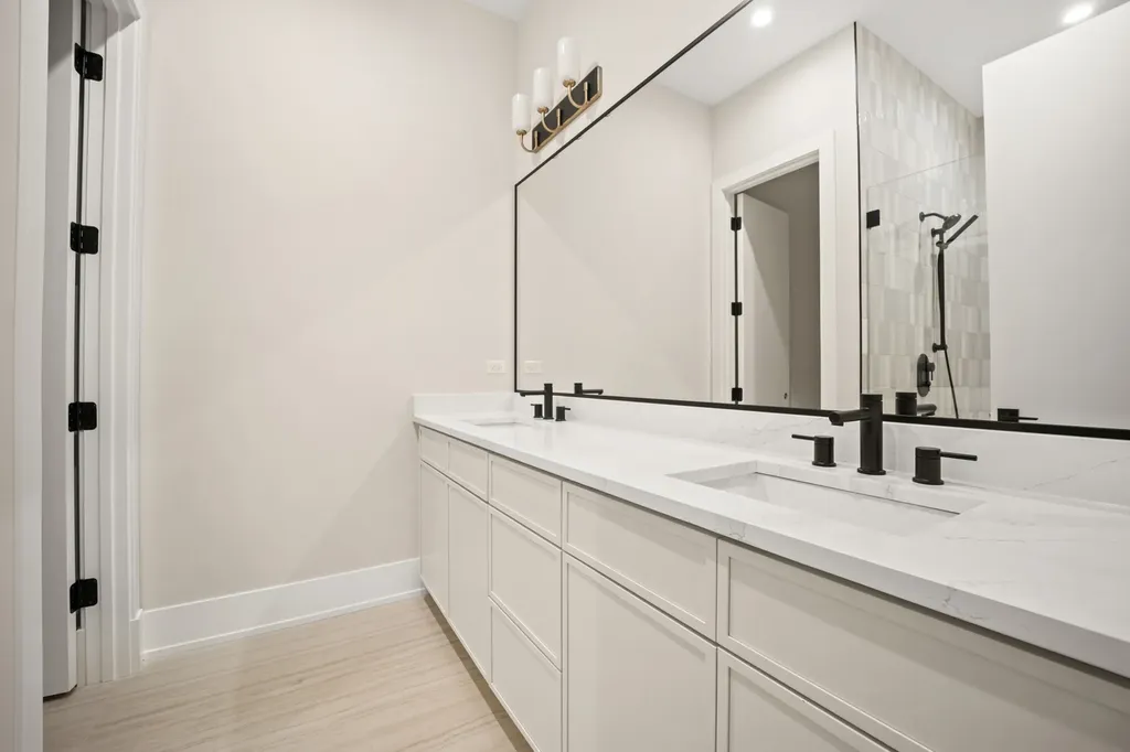 4353 North Richmond Avenue Chicago IL 60618