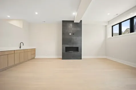 4353 North Richmond Avenue Chicago IL 60618