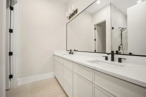 4353 North Richmond Avenue Chicago IL 60618