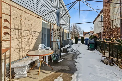 1458 Kingston Court Des Plaines IL 60018