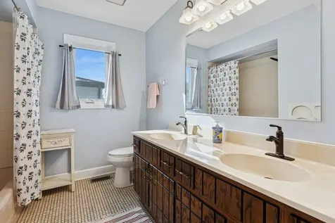 1458 Kingston Court Des Plaines IL 60018