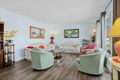 1458 Kingston Court Des Plaines IL 60018