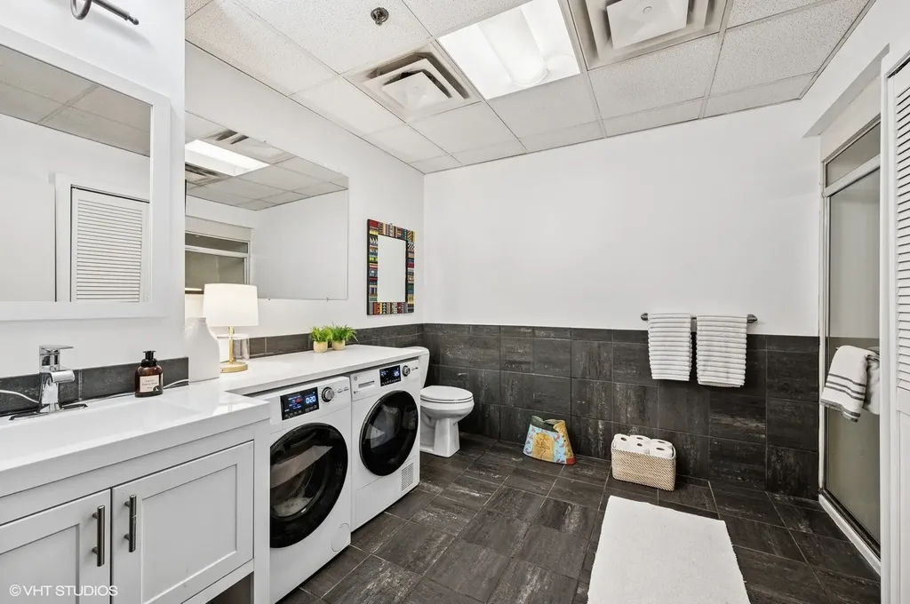 6 East Monroe Street Chicago IL 60603