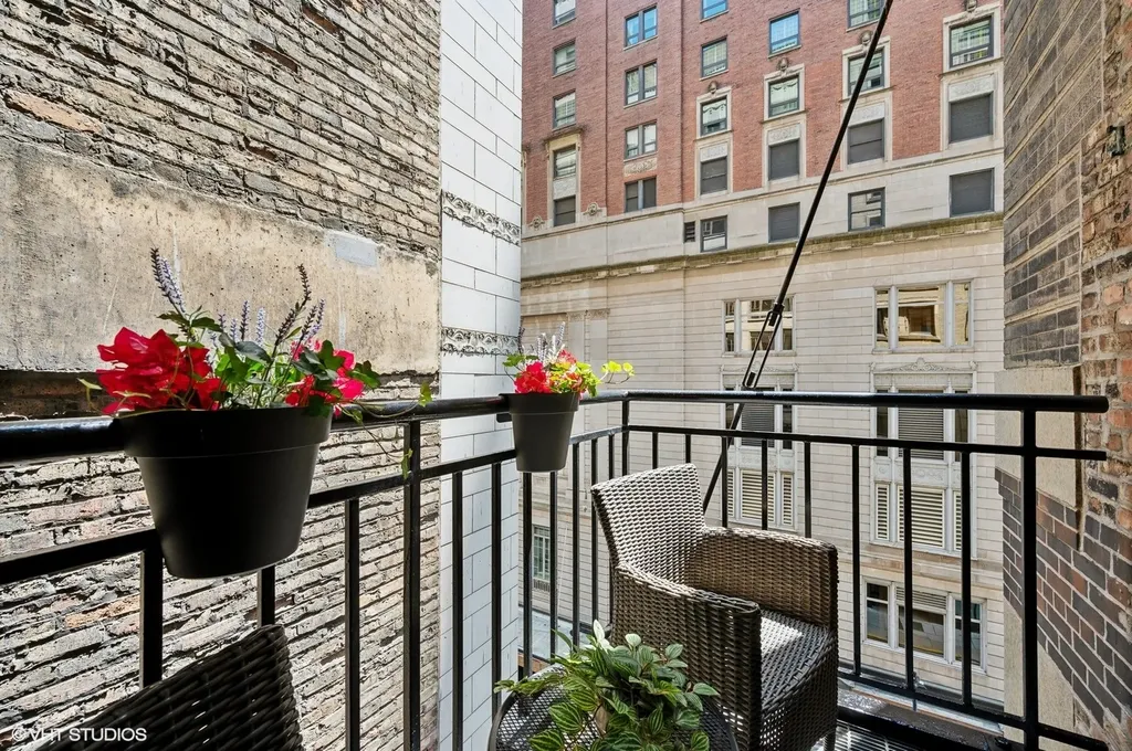 6 East Monroe Street Chicago IL 60603