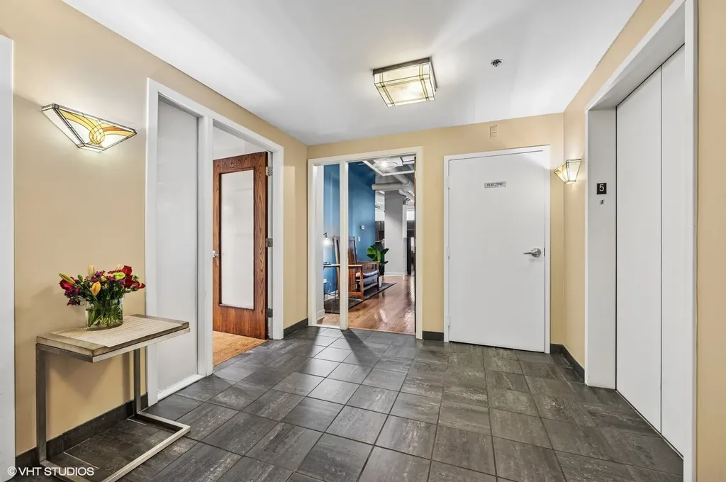 6 East Monroe Street Chicago IL 60603