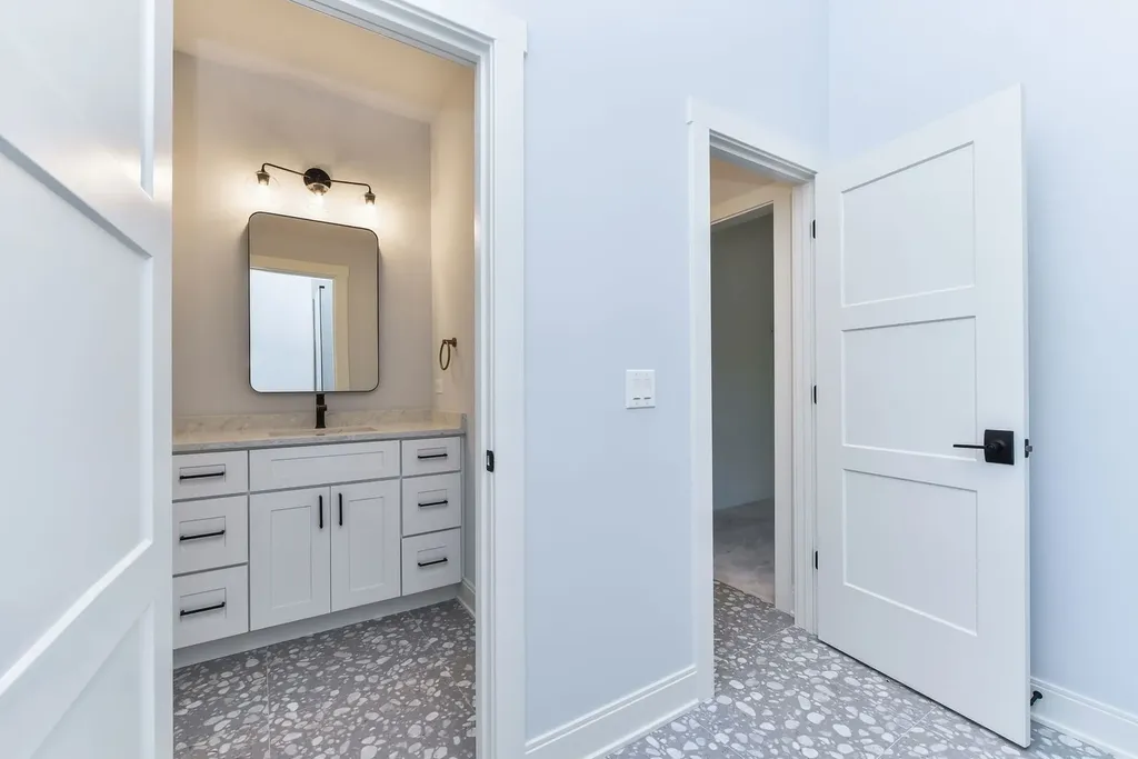 719 North Brainard Street Naperville IL 60563