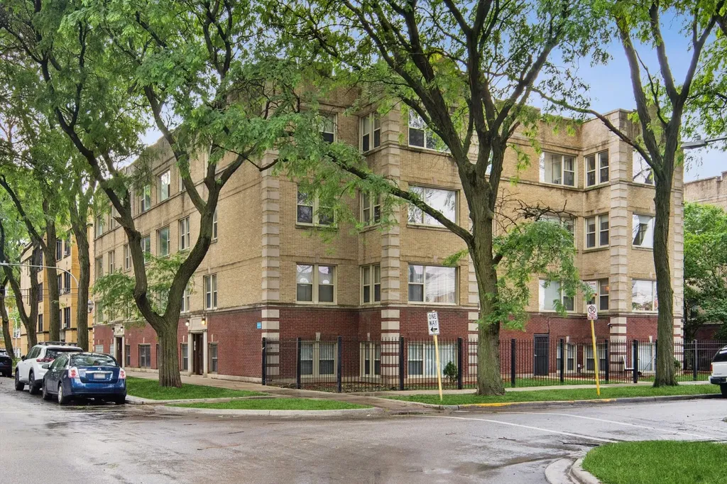 3923 West Ainslie Street Chicago IL 60625