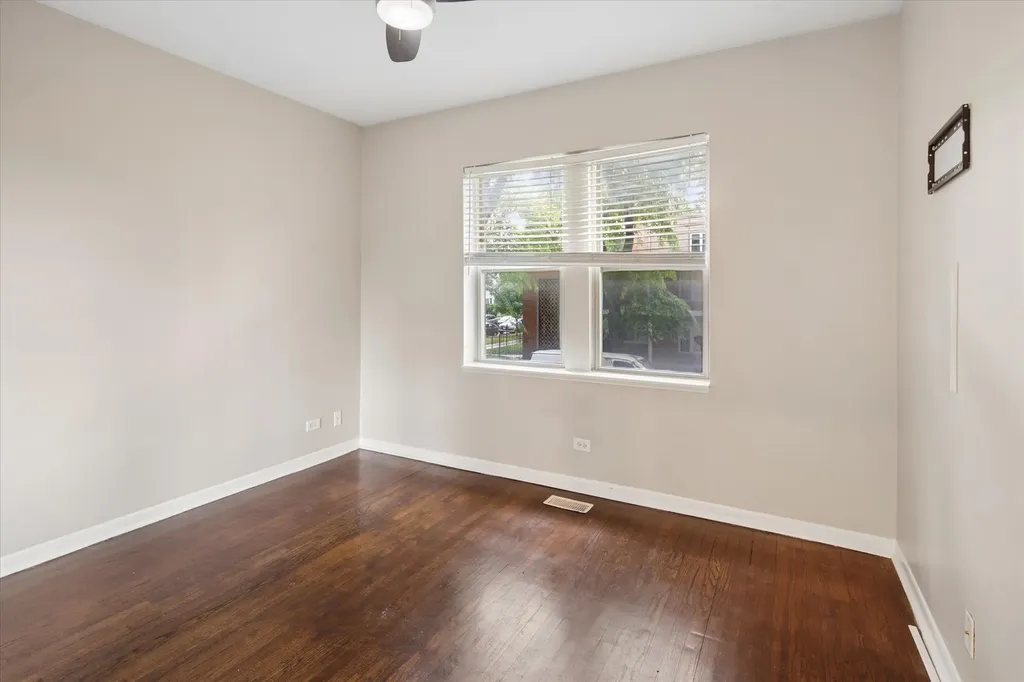 3923 West Ainslie Street Chicago IL 60625