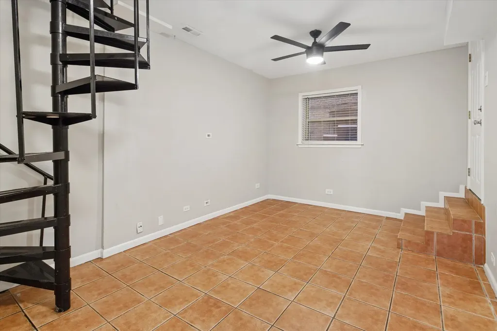 3923 West Ainslie Street Chicago IL 60625