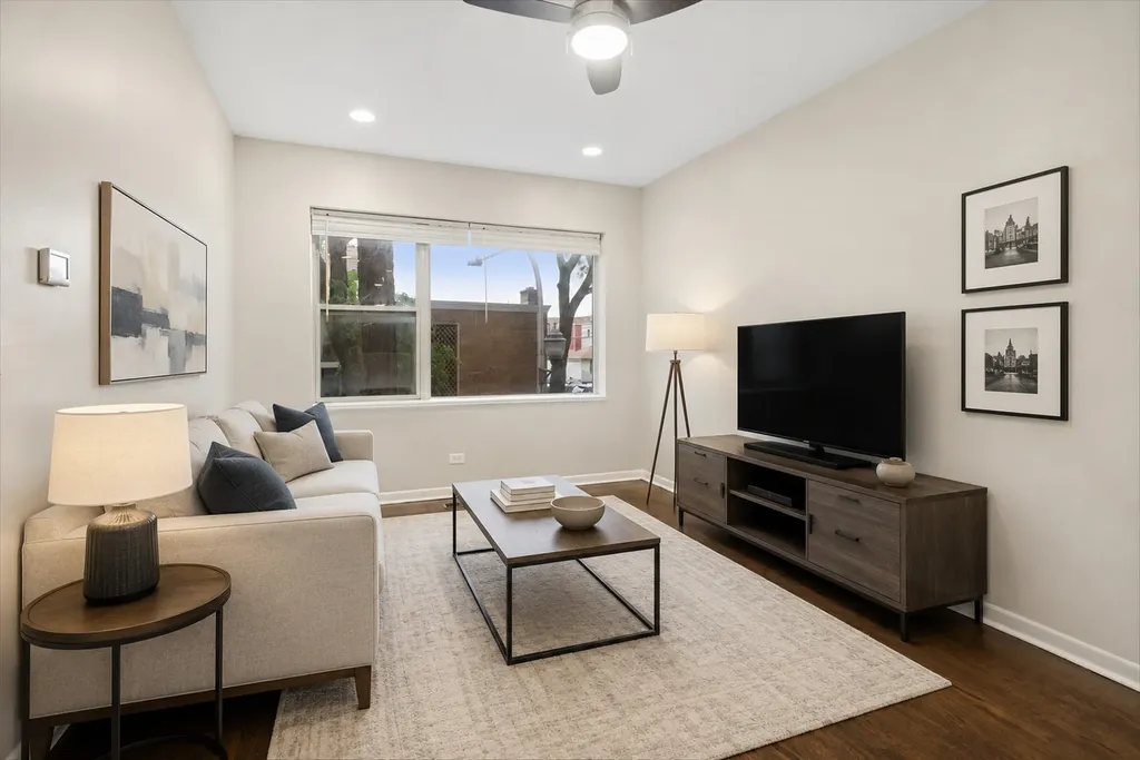 3923 West Ainslie Street Chicago IL 60625