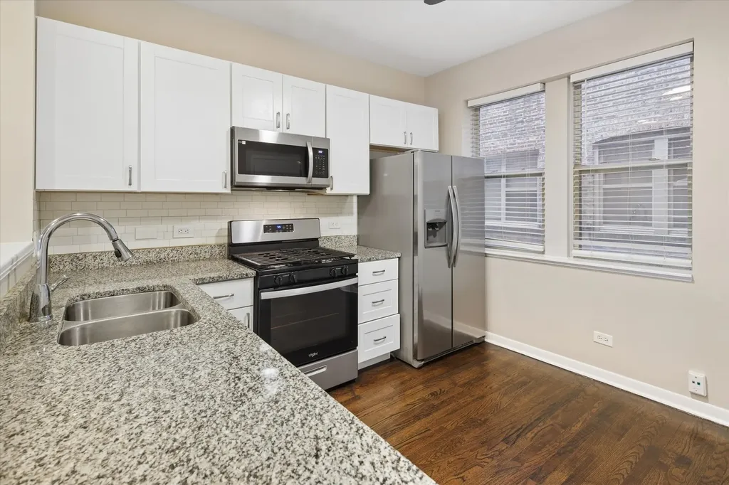 3923 West Ainslie Street Chicago IL 60625