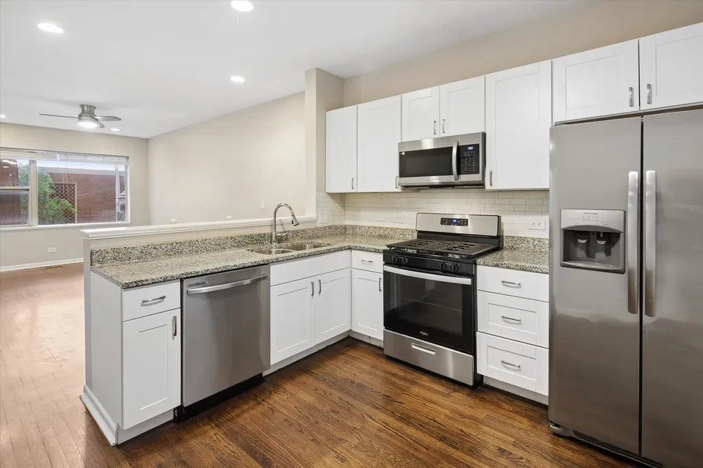 3923 West Ainslie Street Chicago IL 60625