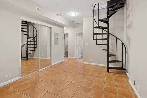 3923 West Ainslie Street Chicago IL 60625