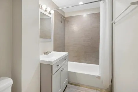 3923 West Ainslie Street Chicago IL 60625