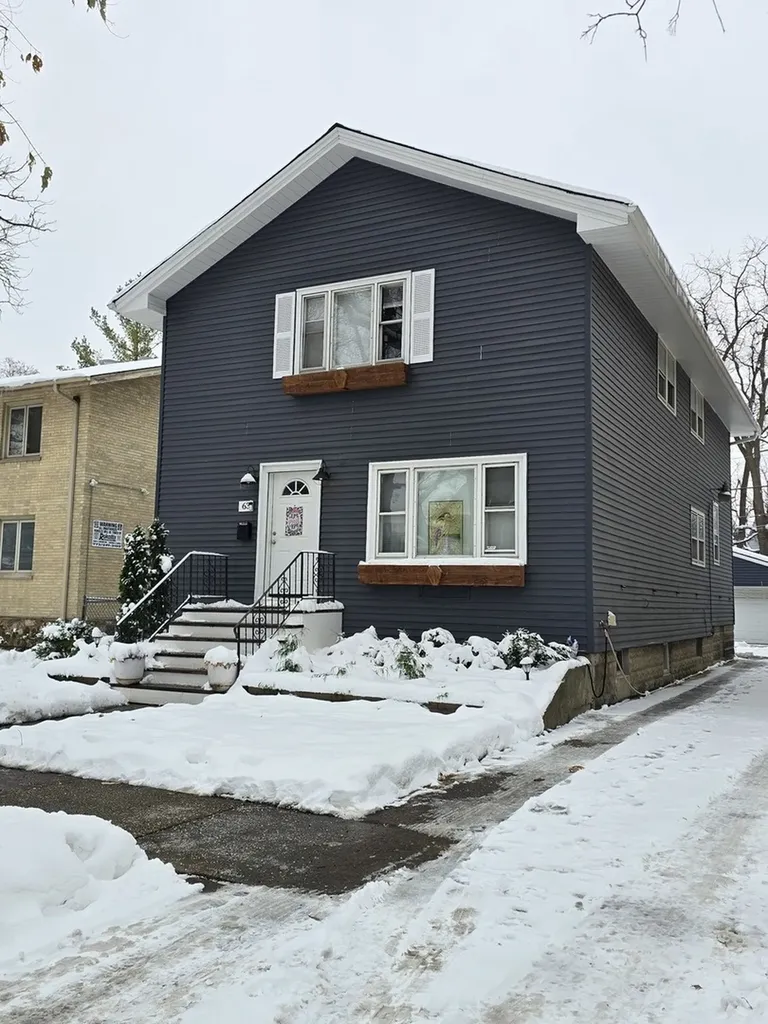 63 Kimbark Road Riverside IL 60546