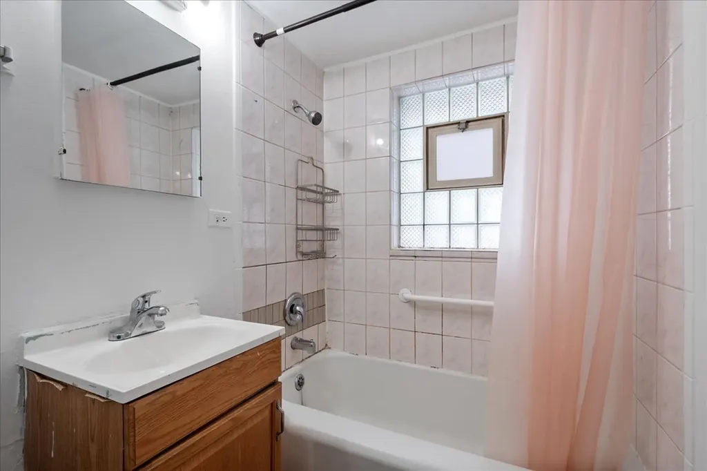 1940 West Hood Avenue Chicago IL 60660