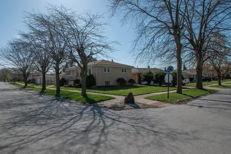 648 Saginaw Avenue Calumet City IL 60409