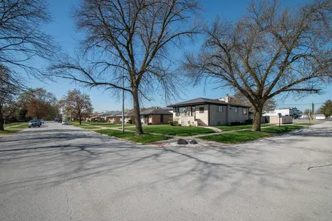 648 Saginaw Avenue Calumet City IL 60409