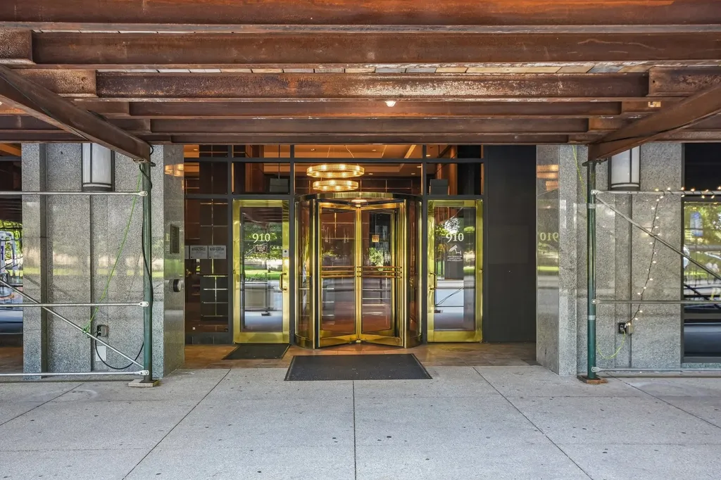 910 South Michigan Avenue Chicago IL 60605