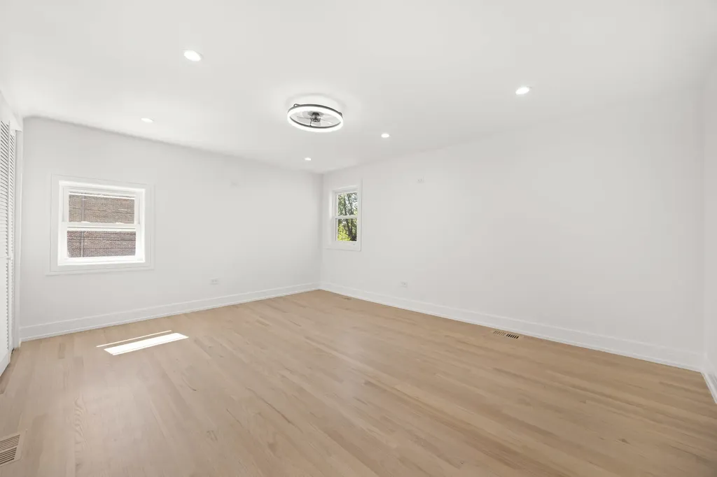 7324 South Maryland Street Chicago IL 60619