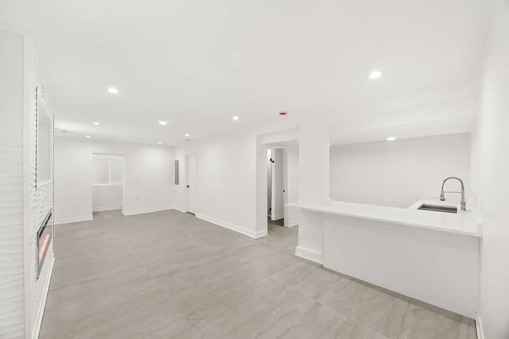 7324 South Maryland Street Chicago IL 60619
