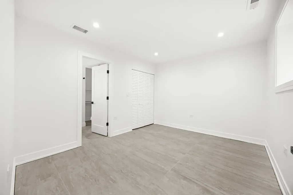 7324 South Maryland Street Chicago IL 60619