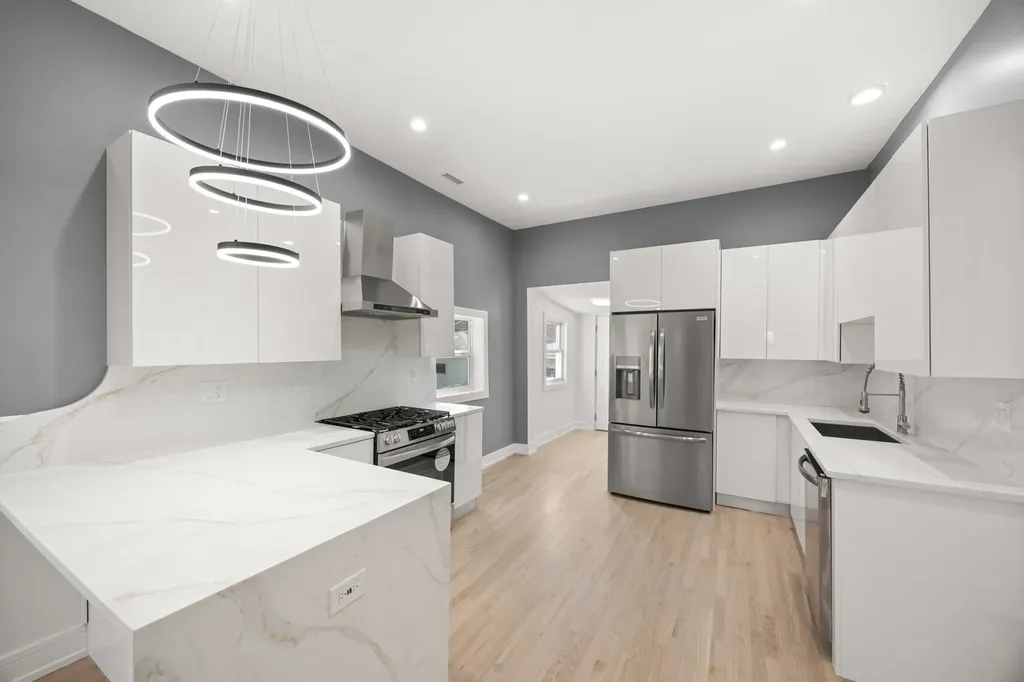 7324 South Maryland Street Chicago IL 60619