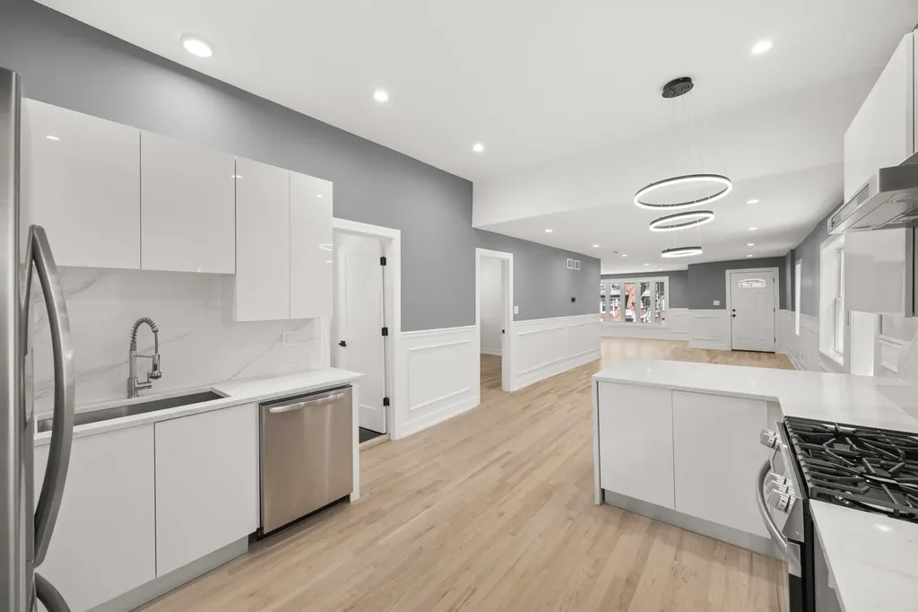 7324 South Maryland Street Chicago IL 60619