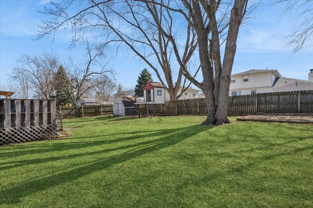 834 River Drive Carol Stream IL 60188