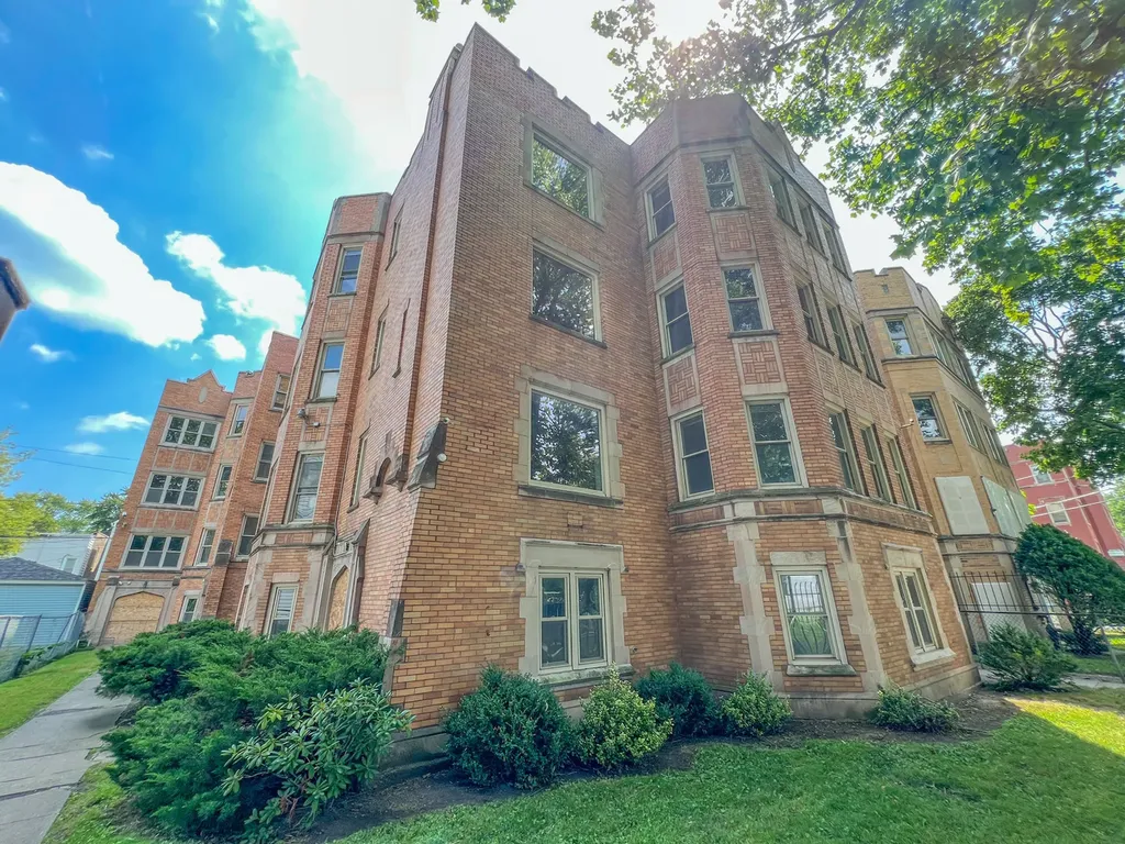 7951 South Muskegon Avenue Chicago IL 60617