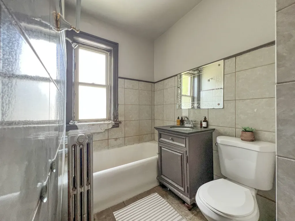 7951 South Muskegon Avenue Chicago IL 60617