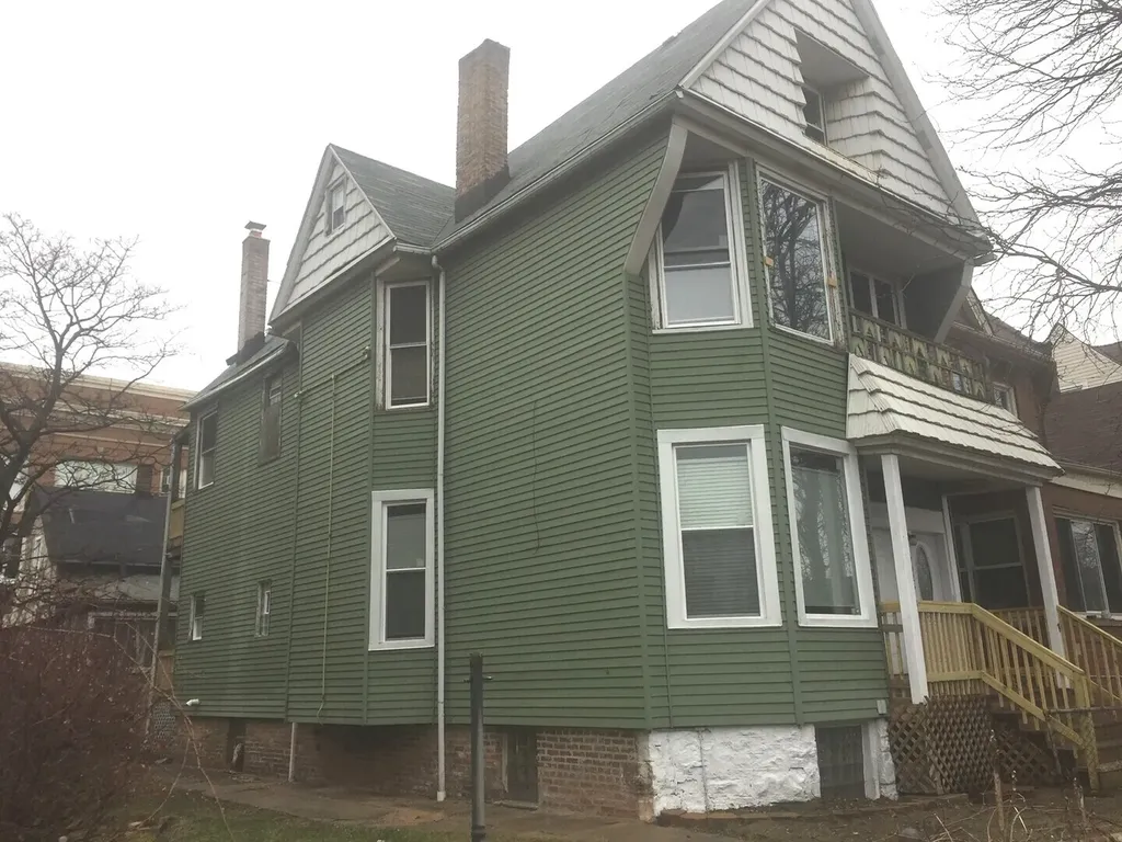 7026 South Saint Lawrence Avenue Chicago IL 60637