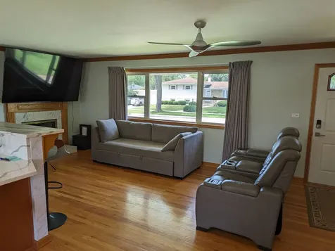 381 West Millers Road Des Plaines IL 60016