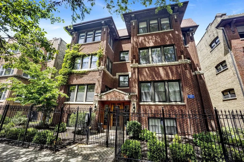 930 West Agatite Avenue Chicago IL 60640