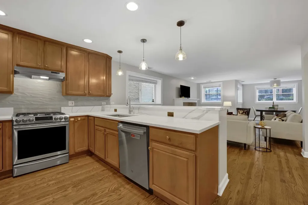 930 West Agatite Avenue Chicago IL 60640