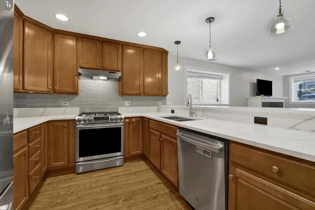 930 West Agatite Avenue Chicago IL 60640
