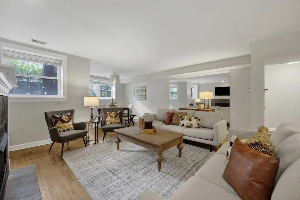 930 West Agatite Avenue Chicago IL 60640