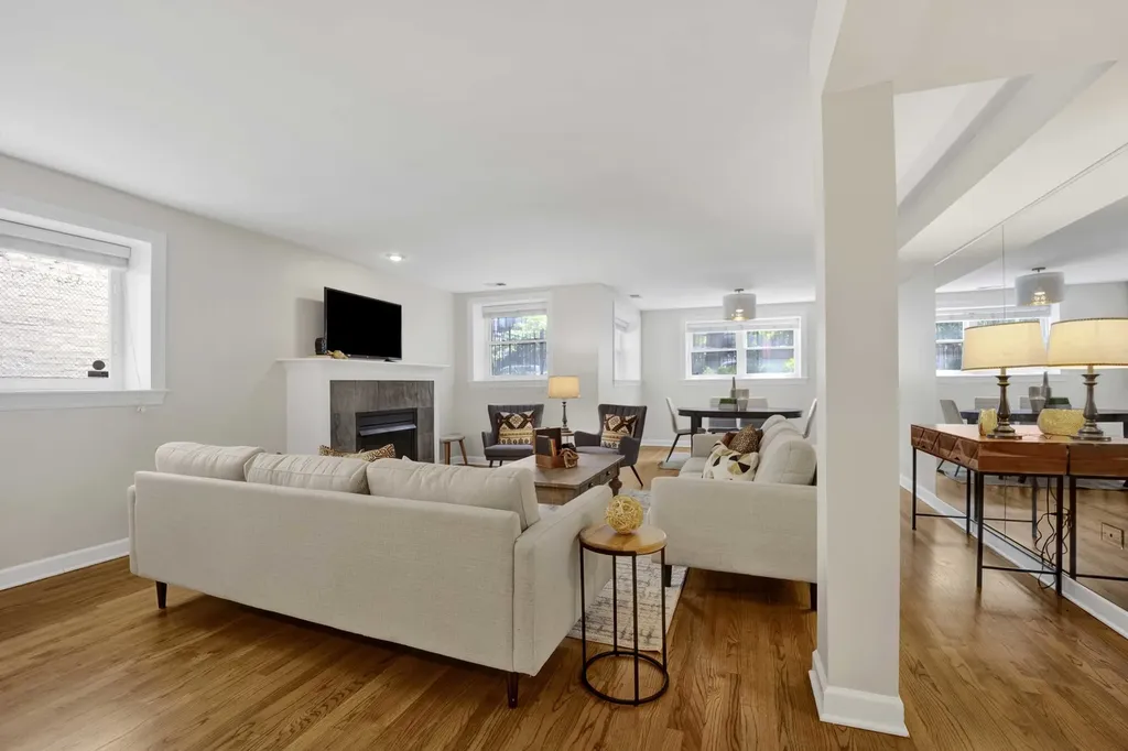 930 West Agatite Avenue Chicago IL 60640