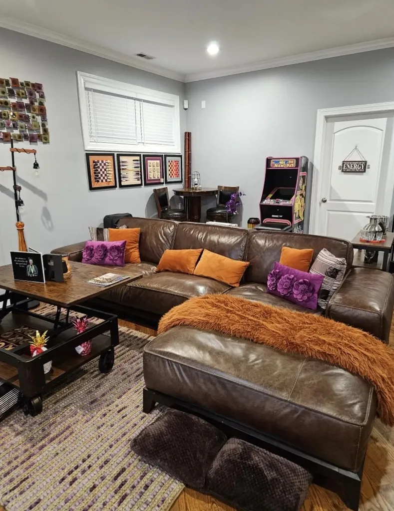 3560 South Giles Avenue Chicago IL 60653