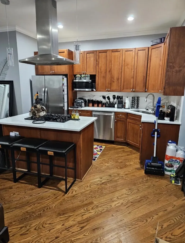 3560 South Giles Avenue Chicago IL 60653