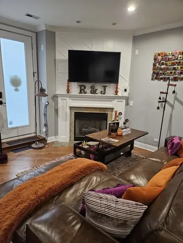 3560 South Giles Avenue Chicago IL 60653